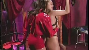 Το Yoga Chick έχει υπέροχες καμπύλες και θέλει έναν πούτσο!
