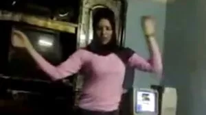 Η Hot Cougar προσφέρει το μουνί της στον θετό γιο