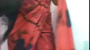 Η ξανθιά κρατά την Ebony BDSM Sex-Goddess Ana ως γάτα!