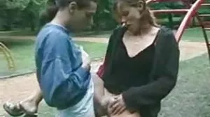 Γοητευτικά νεαρά κουτάλια Big TiT MILF