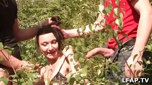 Η κομψή Dream-MILF Mercedes αφήνει 2 ηλίθιους να την κάνουν MFM! :Ο