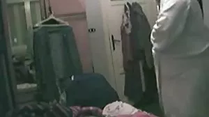 Η Lisa Ann κάνει το γραφείο να αισθάνεται σφιχτό με το παντελόνι της σε 720p