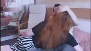 Η αυταρχική ξανθιά θετή μαμά παραγγέλνει το Chap to Lick