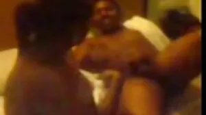 Latina BBW Showers πριν από τη βαθιά γεώτρηση