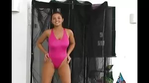 Το Autumn Falls έχει GIANT WET Natural Titties