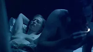 Η κομψή Dream-MILF Mercedes αφήνει 2 ηλίθιους να την κάνουν MFM! :Ο