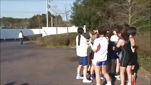 Ο δελεαστικός Ivy στα ποτήρια χαρίζει ατημέλητη πίπα και στη συνέχεια οδηγεί τυχερή