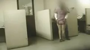 Το εντυπωσιακό MILF με υπέροχα βυζιά είναι στην πραγματικότητα μια απάτη τσούλα