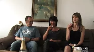 MYLF Μικρά βυζιά Η MILF δοκιμάζει καινούργια εσώρουχα και λατρεύει πώς νιώθει το μουνί της να το γαμούν